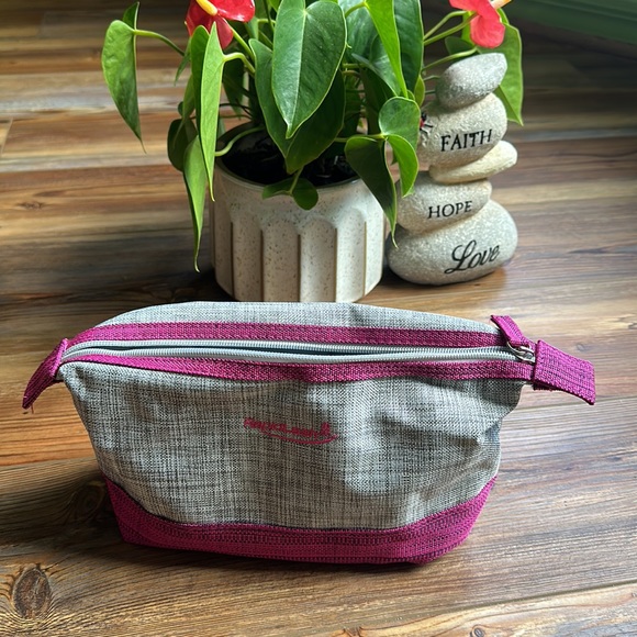 Rapid Lash Accessories - 💖Rapid Lash grey and hot pink toiletries bag